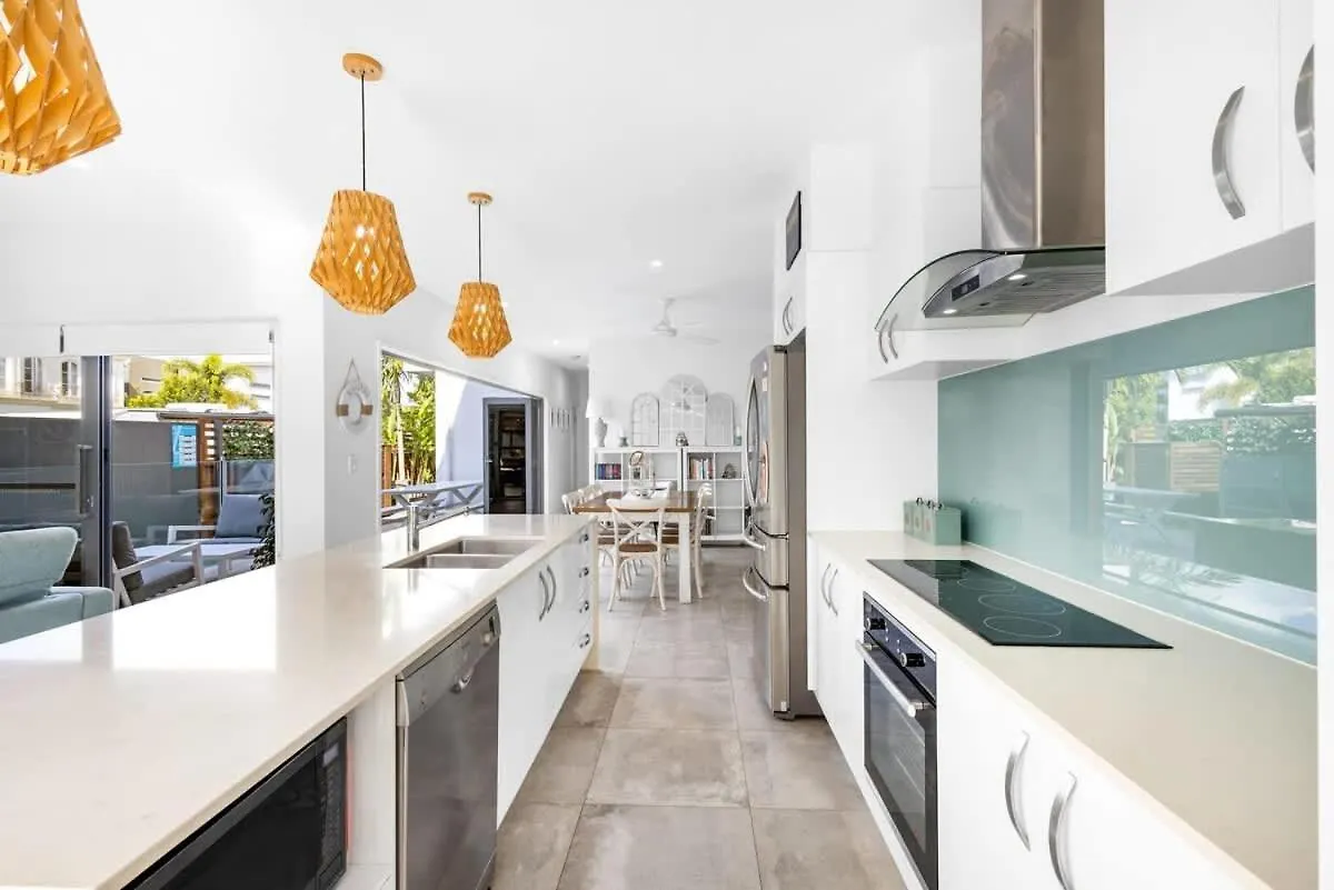 Luxury Living With Heated Pool In Birtinya Vila Kawana Waters