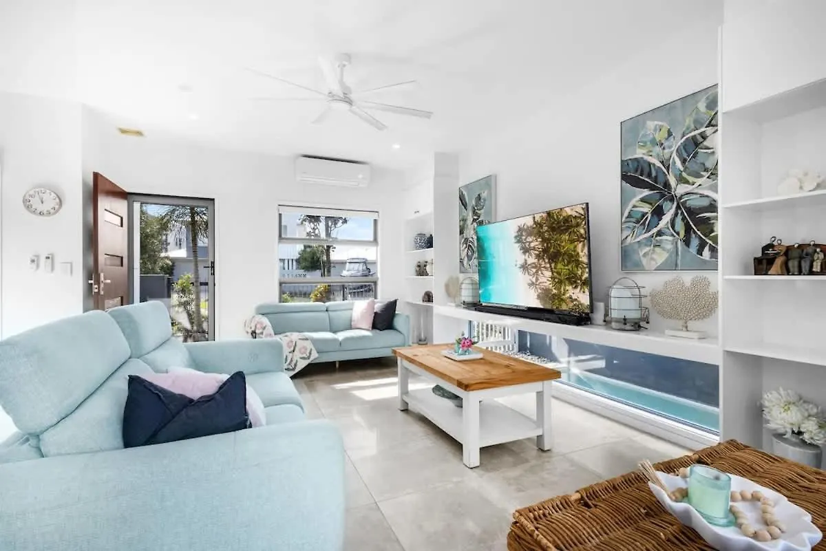 Casa de Férias Luxury Living With Heated Pool In Birtinya Vila Kawana Waters