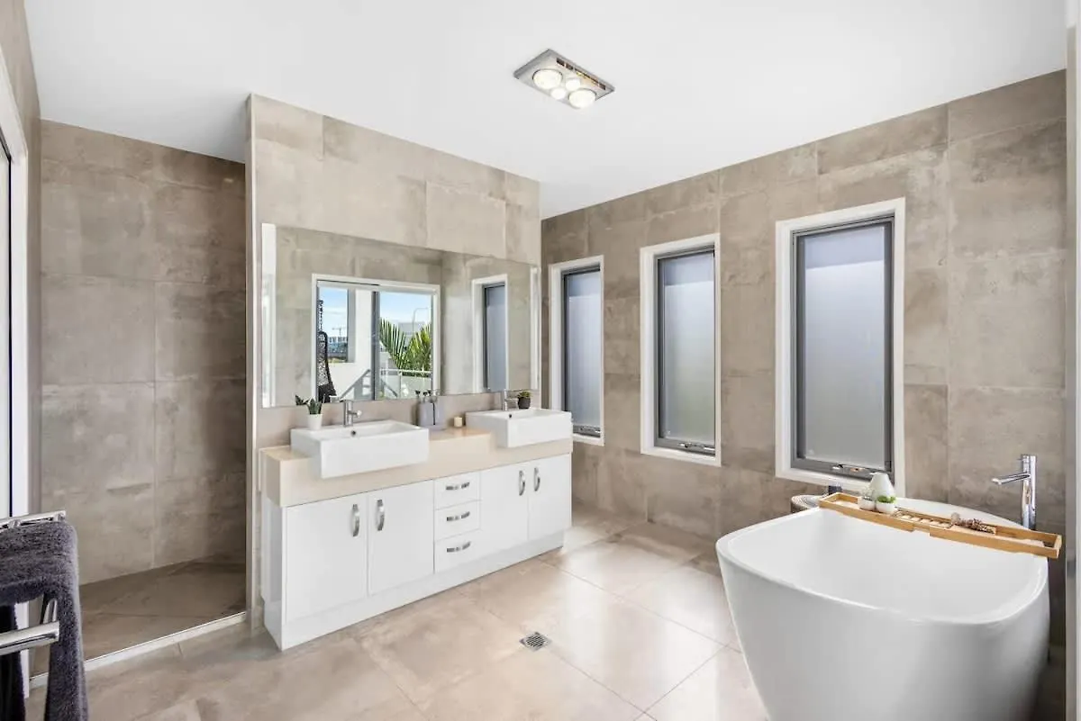 Luxury Living With Heated Pool In Birtinya Vila Kawana Waters Casa de Férias