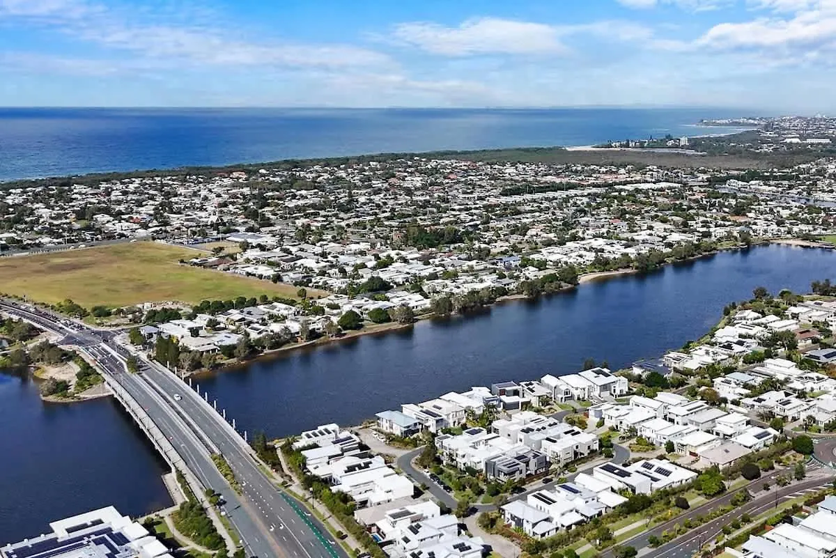 Casa de Férias Luxury Living With Heated Pool In Birtinya Vila Kawana Waters