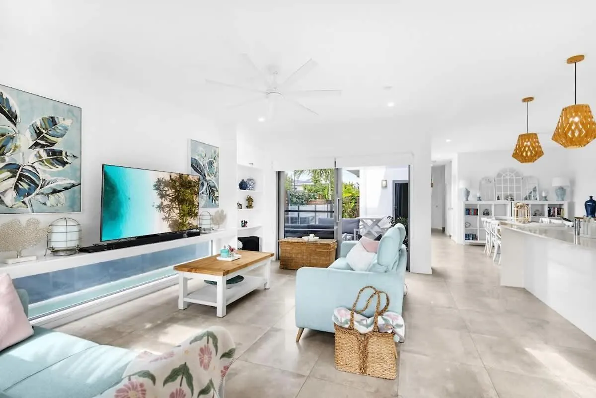 Luxury Living With Heated Pool In Birtinya Villa Kawana Waters 0*,  Australien