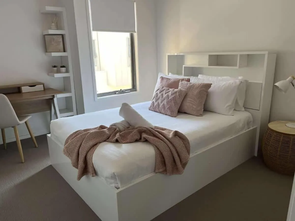 Luxury Living With Heated Pool In Birtinya Villa Kawana Waters Australien